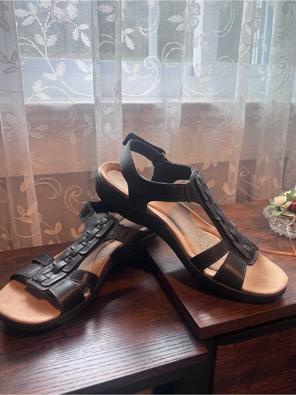 Clark’s Women’s Laurieann Kay Comfort Sandals, Black Leather, 9.5